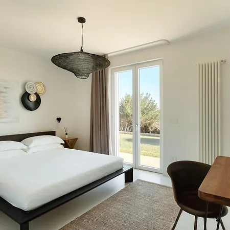 Skyler Villa